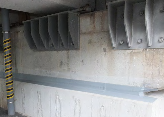 高架橋の耐震補強コンクリート巻立て工法
コンクリート打接部の防水シール